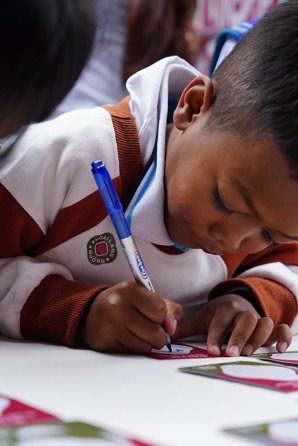 Khoai Chở Trăm Nụ Cười Về Bản Nơi thắp sáng nụ cười em thơ